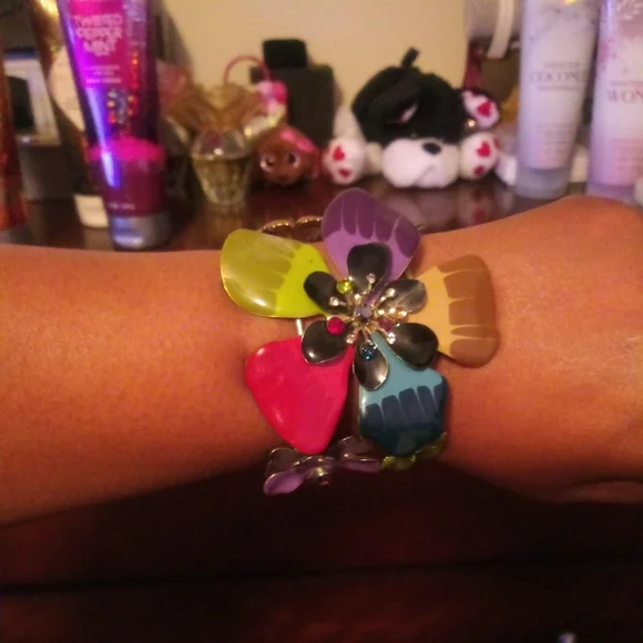 One of a kind flower bracelet - Picture 1 of 10